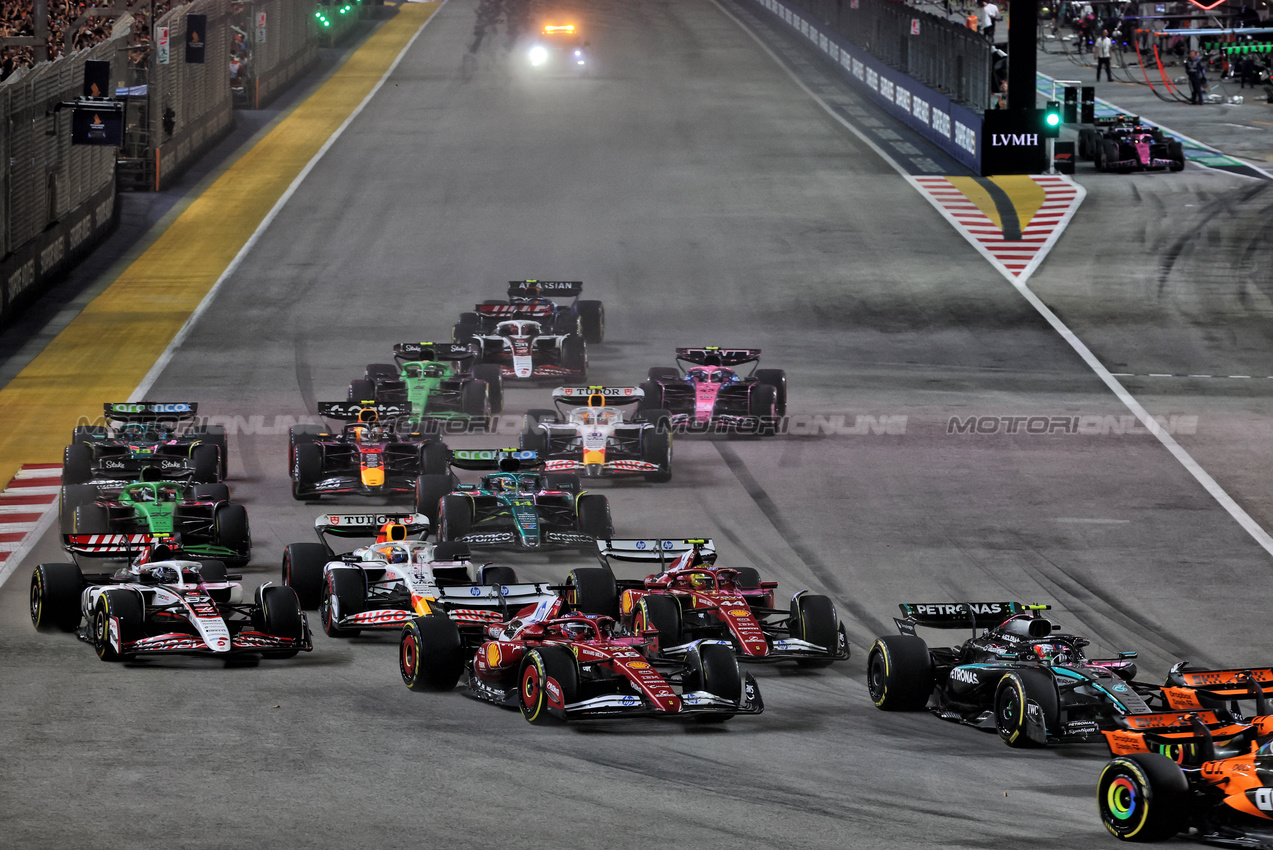 GP SINGAPORE, Charles Leclerc (MON) Ferrari SF-25 at the partenza of the race.

05.10.2025. Formula 1 World Championship, Rd 18, Singapore Grand Prix, Marina Bay Street Circuit, Singapore, Gara Day.

- www.xpbimages.com, EMail: requests@xpbimages.com © Copyright: Batchelor / XPB Images