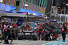 GP SINGAPORE, Oliver Bearman (GBR) Haas VF-25 makes a pit stop.

05.10.2025. Formula 1 World Championship, Rd 18, Singapore Grand Prix, Marina Bay Street Circuit, Singapore, Gara Day.

- www.xpbimages.com, EMail: requests@xpbimages.com © Copyright: Batchelor / XPB Images