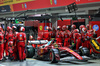 GP SINGAPORE, Lewis Hamilton (GBR) Ferrari SF-25 makes a pit stop.

05.10.2025. Formula 1 World Championship, Rd 18, Singapore Grand Prix, Marina Bay Street Circuit, Singapore, Gara Day.

- www.xpbimages.com, EMail: requests@xpbimages.com © Copyright: Batchelor / XPB Images