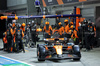 GP SINGAPORE, Oscar Piastri (AUS) McLaren MCL39 makes a pit stop.

05.10.2025. Formula 1 World Championship, Rd 18, Singapore Grand Prix, Marina Bay Street Circuit, Singapore, Gara Day.

- www.xpbimages.com, EMail: requests@xpbimages.com © Copyright: Batchelor / XPB Images