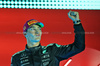 GP SINGAPORE, Gara winner George Russell (GBR) Mercedes AMG F1 celebrates on the podium.

05.10.2025. Formula 1 World Championship, Rd 18, Singapore Grand Prix, Marina Bay Street Circuit, Singapore, Gara Day.

- www.xpbimages.com, EMail: requests@xpbimages.com © Copyright: Batchelor / XPB Images