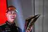GP SINGAPORE, Gara winner George Russell (GBR) Mercedes AMG F1 celebrates on the podium.

05.10.2025. Formula 1 World Championship, Rd 18, Singapore Grand Prix, Marina Bay Street Circuit, Singapore, Gara Day.

- www.xpbimages.com, EMail: requests@xpbimages.com © Copyright: Batchelor / XPB Images