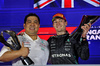 GP SINGAPORE, (L to R): Tengku Muhammad Taufik (MAL) Petronas CEO celebrates on the podium with vincitore George Russell (GBR) Mercedes AMG F1.

05.10.2025. Formula 1 World Championship, Rd 18, Singapore Grand Prix, Marina Bay Street Circuit, Singapore, Gara Day.

- www.xpbimages.com, EMail: requests@xpbimages.com © Copyright: Batchelor / XPB Images