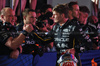 GP SINGAPORE, Second placed Max Verstappen (NLD) Red Bull Racing celebrates in parc ferme with the team.

05.10.2025. Formula 1 World Championship, Rd 18, Singapore Grand Prix, Marina Bay Street Circuit, Singapore, Gara Day.

- www.xpbimages.com, EMail: requests@xpbimages.com © Copyright: Moy / XPB Images