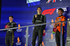 GP SINGAPORE, The podium (L to R):Max Verstappen (NLD) Red Bull Racing, second; George Russell (GBR) Mercedes AMG F1, vincitore; Lando Norris (GBR) McLaren, third.

05.10.2025. Formula 1 World Championship, Rd 18, Singapore Grand Prix, Marina Bay Street Circuit, Singapore, Gara Day.

 - www.xpbimages.com, EMail: requests@xpbimages.com © Copyright: Rew / XPB Images