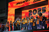 GP SINGAPORE, McLaren celebrates winning the Constructors' Championship on the podium.

05.10.2025. Formula 1 World Championship, Rd 18, Singapore Grand Prix, Marina Bay Street Circuit, Singapore, Gara Day.

 - www.xpbimages.com, EMail: requests@xpbimages.com © Copyright: Rew / XPB Images