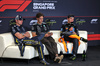 GP SINGAPORE, (L to R): Max Verstappen (NLD) Red Bull Racing; George Russell (GBR) Mercedes AMG F1, e Lando Norris (GBR) McLaren, in the post race FIA Press Conference.

05.10.2025. Formula 1 World Championship, Rd 18, Singapore Grand Prix, Marina Bay Street Circuit, Singapore, Gara Day.

- www.xpbimages.com, EMail: requests@xpbimages.com © Copyright: Moy / XPB Images