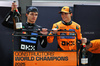 GP SINGAPORE, (L to R): Lando Norris (GBR) McLaren e Oscar Piastri (AUS) McLaren celebrate winning the Constructors' Championship with the team.

05.10.2025. Formula 1 World Championship, Rd 18, Singapore Grand Prix, Marina Bay Street Circuit, Singapore, Gara Day.

- www.xpbimages.com, EMail: requests@xpbimages.com © Copyright: Moy / XPB Images