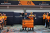 GP SINGAPORE, (L to R):Lando Norris (GBR) McLaren e Oscar Piastri (AUS) McLaren celebrate winning the Constructors' Championship with the team.

05.10.2025. Formula 1 World Championship, Rd 18, Singapore Grand Prix, Marina Bay Street Circuit, Singapore, Gara Day.

- www.xpbimages.com, EMail: requests@xpbimages.com © Copyright: Moy / XPB Images