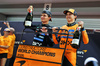 GP SINGAPORE, (L to R): Lando Norris (GBR) McLaren e Oscar Piastri (AUS) McLaren celebrate winning the Constructors' Championship with the team.

05.10.2025. Formula 1 World Championship, Rd 18, Singapore Grand Prix, Marina Bay Street Circuit, Singapore, Gara Day.

- www.xpbimages.com, EMail: requests@xpbimages.com © Copyright: Charniaux / XPB Images