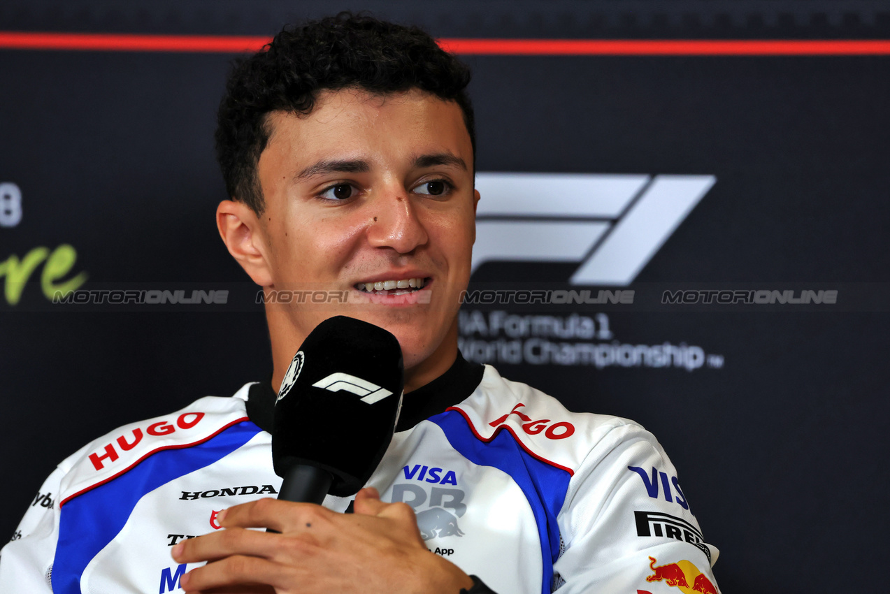 GP SINGAPORE, Isack Hadjar (FRA) Racing Bulls in the FIA Press Conference.

02.10.2025. Formula 1 World Championship, Rd 18, Singapore Grand Prix, Marina Bay Street Circuit, Singapore, Preparation Day.

 - www.xpbimages.com, EMail: requests@xpbimages.com © Copyright: Rew / XPB Images