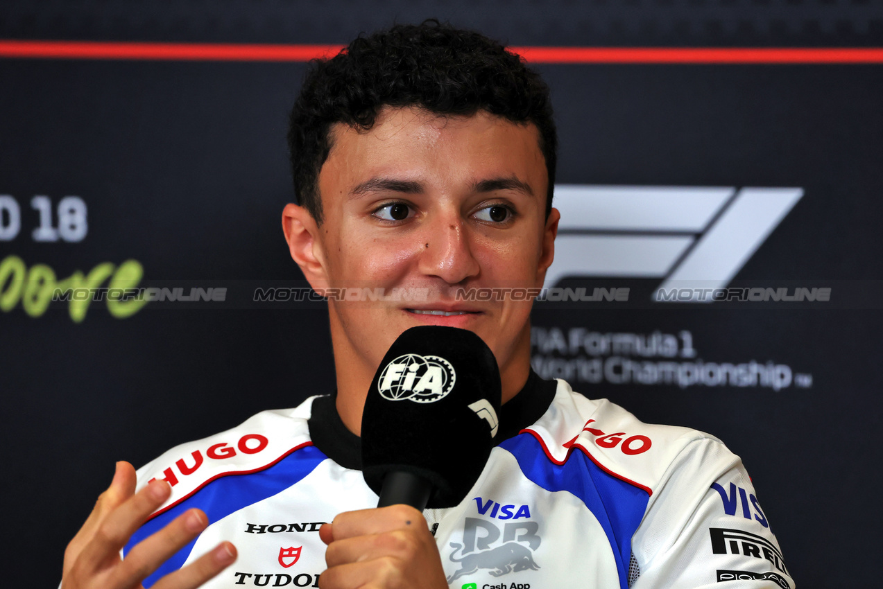 GP SINGAPORE, Isack Hadjar (FRA) Racing Bulls in the FIA Press Conference.

02.10.2025. Formula 1 World Championship, Rd 18, Singapore Grand Prix, Marina Bay Street Circuit, Singapore, Preparation Day.

 - www.xpbimages.com, EMail: requests@xpbimages.com © Copyright: Rew / XPB Images