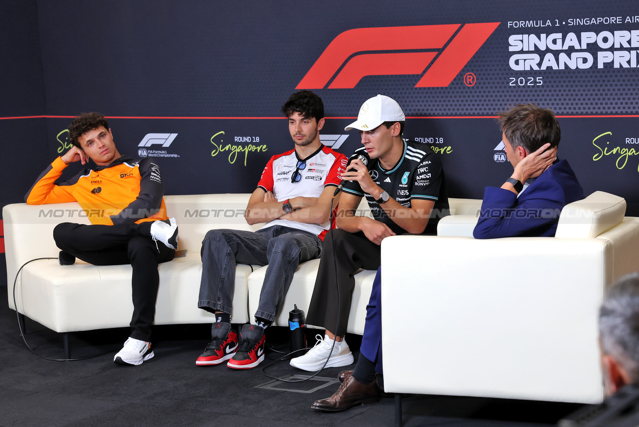 GP SINGAPORE, (L to R): Lando Norris (GBR) McLaren; Esteban Ocon (FRA) Haas F1 Team; e George Russell (GBR) Mercedes AMG F1, in the FIA Press Conference.

02.10.2025. Formula 1 World Championship, Rd 18, Singapore Grand Prix, Marina Bay Street Circuit, Singapore, Preparation Day.

 - www.xpbimages.com, EMail: requests@xpbimages.com © Copyright: Rew / XPB Images