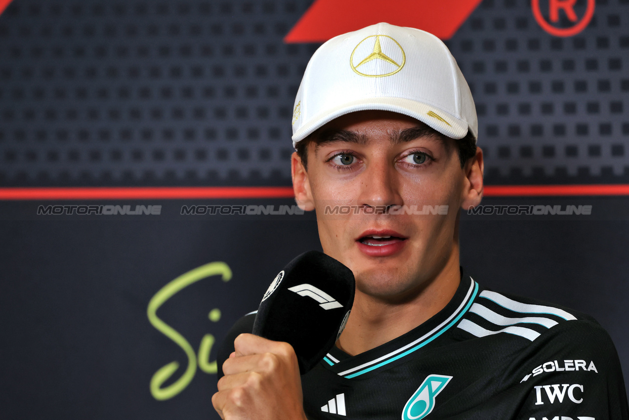 GP SINGAPORE, George Russell (GBR) Mercedes AMG F1 in the FIA Press Conference.

02.10.2025. Formula 1 World Championship, Rd 18, Singapore Grand Prix, Marina Bay Street Circuit, Singapore, Preparation Day.

 - www.xpbimages.com, EMail: requests@xpbimages.com © Copyright: Rew / XPB Images