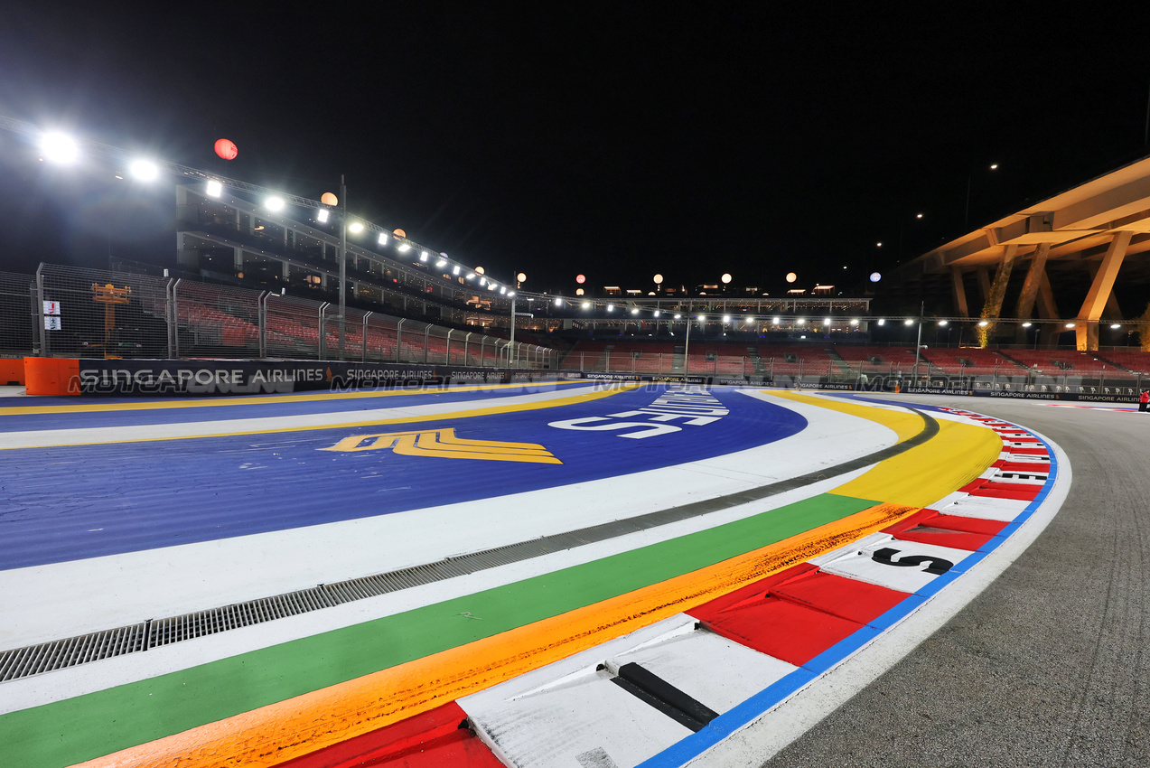 GP SINGAPORE, Circuit Atmosfera - track detail.

02.10.2025. Formula 1 World Championship, Rd 18, Singapore Grand Prix, Marina Bay Street Circuit, Singapore, Preparation Day.

- www.xpbimages.com, EMail: requests@xpbimages.com © Copyright: Moy / XPB Images