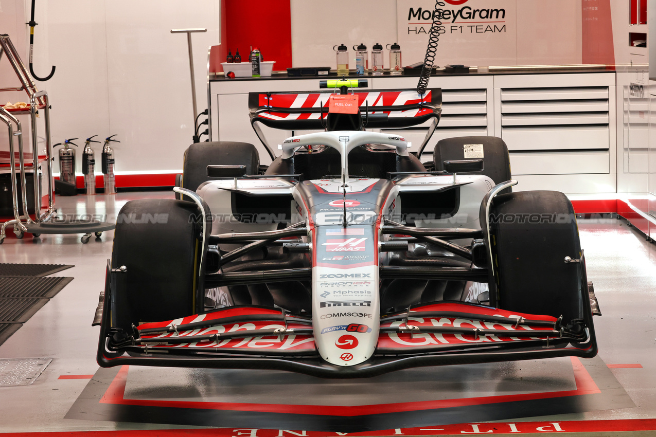 GP SINGAPORE, Haas VF-25.

02.10.2025. Formula 1 World Championship, Rd 18, Singapore Grand Prix, Marina Bay Street Circuit, Singapore, Preparation Day.

- www.xpbimages.com, EMail: requests@xpbimages.com © Copyright: Batchelor / XPB Images