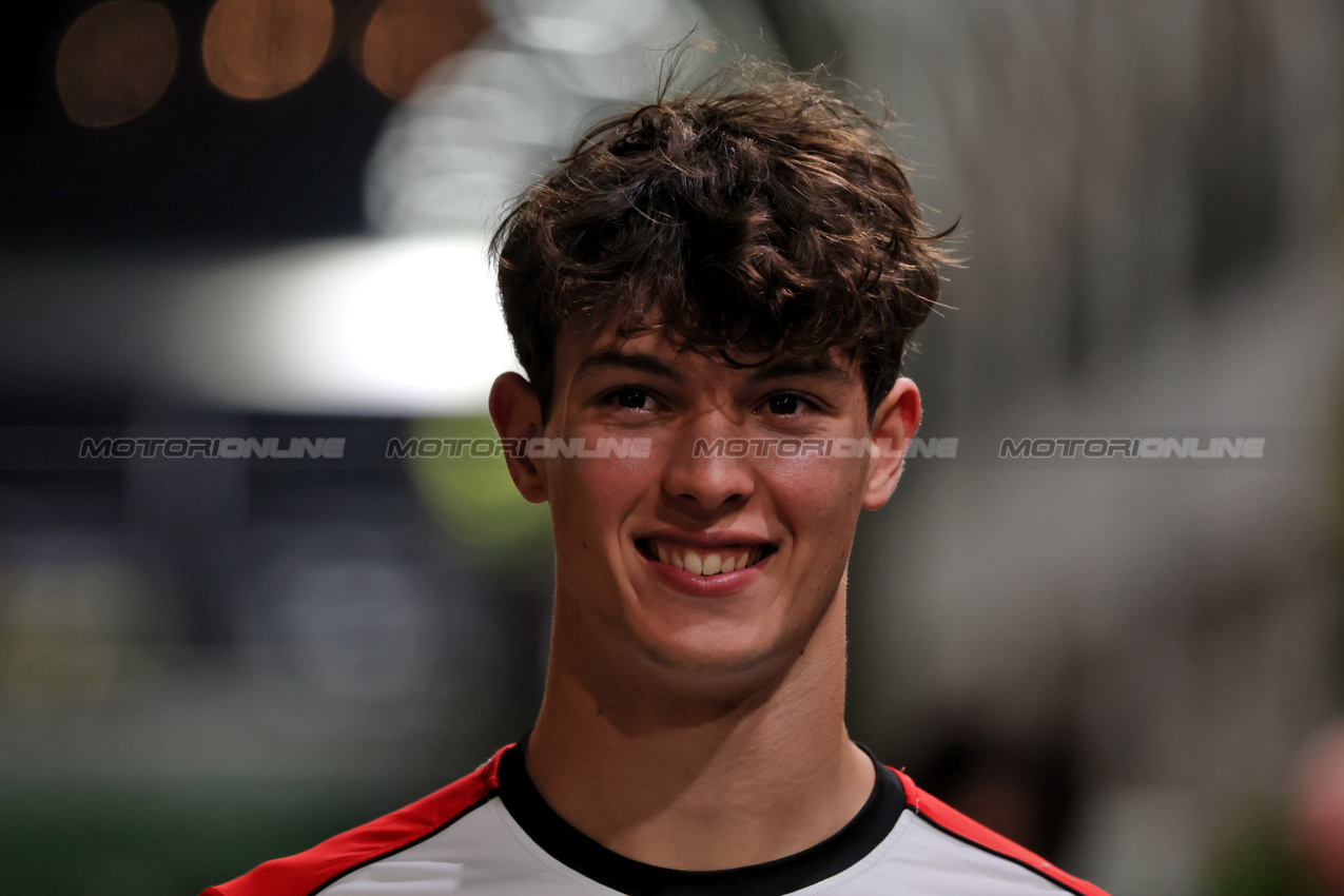 GP SINGAPORE, Oliver Bearman (GBR) Haas F1 Team.

02.10.2025. Formula 1 World Championship, Rd 18, Singapore Grand Prix, Marina Bay Street Circuit, Singapore, Preparation Day.

 - www.xpbimages.com, EMail: requests@xpbimages.com © Copyright: Rew / XPB Images