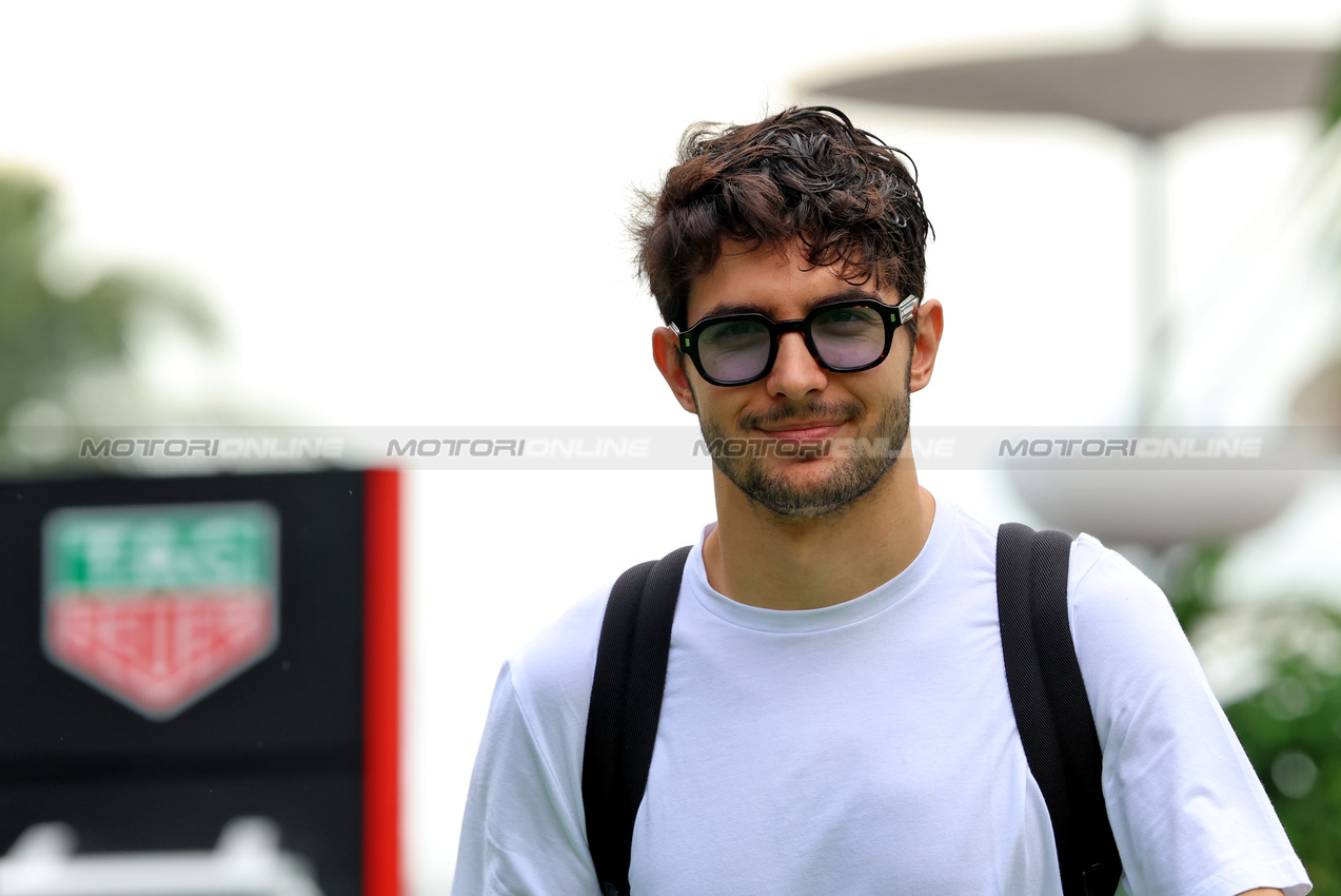 GP SINGAPORE, Esteban Ocon (FRA) Haas F1 Team.

02.10.2025. Formula 1 World Championship, Rd 18, Singapore Grand Prix, Marina Bay Street Circuit, Singapore, Preparation Day.

 - www.xpbimages.com, EMail: requests@xpbimages.com © Copyright: Rew / XPB Images