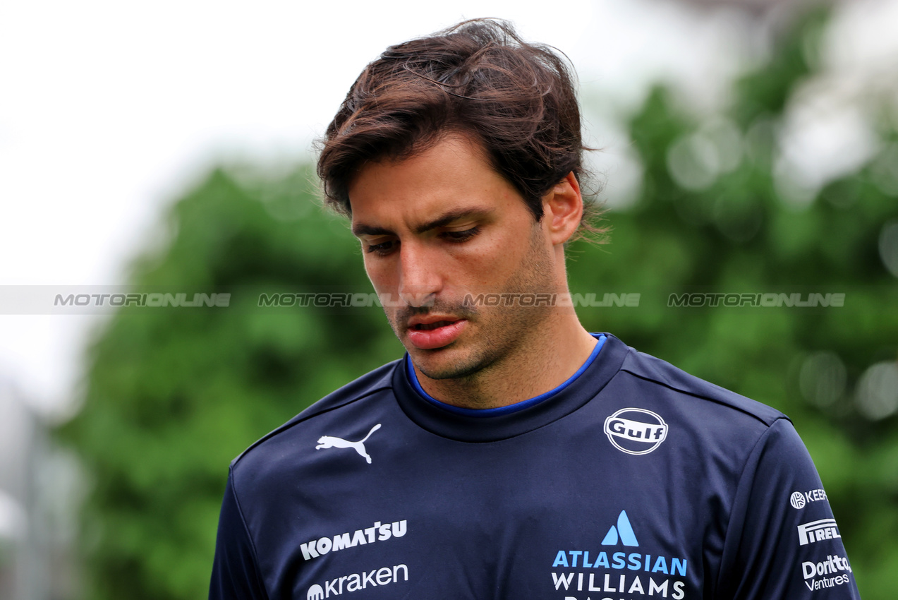 GP SINGAPORE, Carlos Sainz (ESP) Atlassian Williams Racing.

02.10.2025. Formula 1 World Championship, Rd 18, Singapore Grand Prix, Marina Bay Street Circuit, Singapore, Preparation Day.

 - www.xpbimages.com, EMail: requests@xpbimages.com © Copyright: Rew / XPB Images