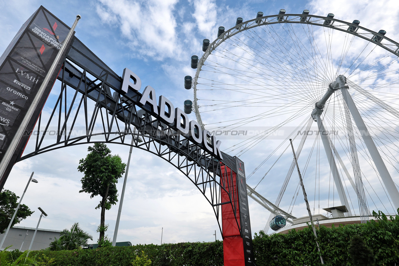 GP SINGAPORE, Paddock Atmosfera.

02.10.2025. Formula 1 World Championship, Rd 18, Singapore Grand Prix, Marina Bay Street Circuit, Singapore, Preparation Day.

- www.xpbimages.com, EMail: requests@xpbimages.com © Copyright: Moy / XPB Images