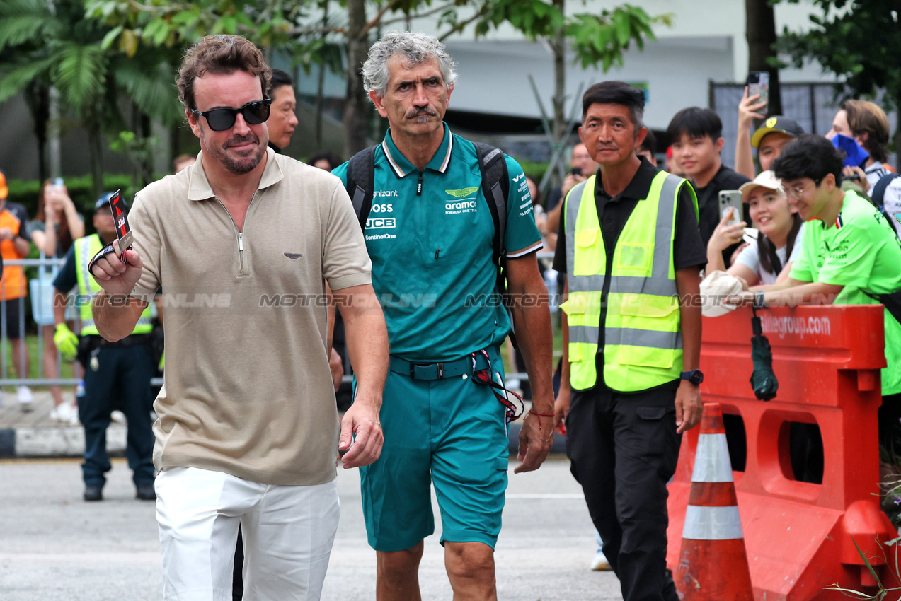 GP SINGAPORE, Fernando Alonso (ESP) Aston Martin F1 Team.

02.10.2025. Formula 1 World Championship, Rd 18, Singapore Grand Prix, Marina Bay Street Circuit, Singapore, Preparation Day.

- www.xpbimages.com, EMail: requests@xpbimages.com © Copyright: Bearne / XPB Images