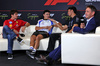 GP SINGAPORE, (L to R): Charles Leclerc (MON) Ferrari; Isack Hadjar (FRA) Racing Bulls; e Alexander Albon (THA) Atlassian Williams Racing, in the FIA Press Conference.

02.10.2025. Formula 1 World Championship, Rd 18, Singapore Grand Prix, Marina Bay Street Circuit, Singapore, Preparation Day.

 - www.xpbimages.com, EMail: requests@xpbimages.com © Copyright: Rew / XPB Images
