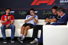 GP SINGAPORE, (L to R): Charles Leclerc (MON) Ferrari; Isack Hadjar (FRA) Racing Bulls; e Alexander Albon (THA) Atlassian Williams Racing, in the FIA Press Conference.

02.10.2025. Formula 1 World Championship, Rd 18, Singapore Grand Prix, Marina Bay Street Circuit, Singapore, Preparation Day.

 - www.xpbimages.com, EMail: requests@xpbimages.com © Copyright: Rew / XPB Images