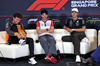 GP SINGAPORE, (L to R): Lando Norris (GBR) McLaren; Esteban Ocon (FRA) Haas F1 Team; e George Russell (GBR) Mercedes AMG F1, in the FIA Press Conference.

02.10.2025. Formula 1 World Championship, Rd 18, Singapore Grand Prix, Marina Bay Street Circuit, Singapore, Preparation Day.

 - www.xpbimages.com, EMail: requests@xpbimages.com © Copyright: Rew / XPB Images