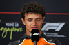 GP SINGAPORE, Lando Norris (GBR) McLaren in the FIA Press Conference.

02.10.2025. Formula 1 World Championship, Rd 18, Singapore Grand Prix, Marina Bay Street Circuit, Singapore, Preparation Day.

 - www.xpbimages.com, EMail: requests@xpbimages.com © Copyright: Rew / XPB Images