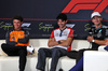 GP SINGAPORE, (L to R): Lando Norris (GBR) McLaren; Esteban Ocon (FRA) Haas F1 Team; e George Russell (GBR) Mercedes AMG F1, in the FIA Press Conference.

02.10.2025. Formula 1 World Championship, Rd 18, Singapore Grand Prix, Marina Bay Street Circuit, Singapore, Preparation Day.

 - www.xpbimages.com, EMail: requests@xpbimages.com © Copyright: Rew / XPB Images
