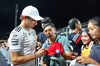 GP SINGAPORE, Andrea Kimi Antonelli (ITA) Mercedes AMG F1 with fans.

02.10.2025. Formula 1 World Championship, Rd 18, Singapore Grand Prix, Marina Bay Street Circuit, Singapore, Preparation Day.

- www.xpbimages.com, EMail: requests@xpbimages.com © Copyright: Bearne / XPB Images