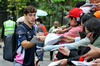 GP SINGAPORE, Franco Colapinto (ARG) Alpine F1 Team with fans.

02.10.2025. Formula 1 World Championship, Rd 18, Singapore Grand Prix, Marina Bay Street Circuit, Singapore, Preparation Day.

- www.xpbimages.com, EMail: requests@xpbimages.com © Copyright: Moy / XPB Images