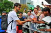 GP SINGAPORE, Esteban Ocon (FRA) Haas F1 Team with fans.

02.10.2025. Formula 1 World Championship, Rd 18, Singapore Grand Prix, Marina Bay Street Circuit, Singapore, Preparation Day.

- www.xpbimages.com, EMail: requests@xpbimages.com © Copyright: Moy / XPB Images