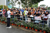 GP SINGAPORE, Esteban Ocon (FRA) Haas F1 Team with fans.

02.10.2025. Formula 1 World Championship, Rd 18, Singapore Grand Prix, Marina Bay Street Circuit, Singapore, Preparation Day.

- www.xpbimages.com, EMail: requests@xpbimages.com © Copyright: Moy / XPB Images