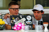 GP SINGAPORE, (L to R): Peter Bonnington (GBR) Mercedes AMG F1 Gara Engineer with Andrea Kimi Antonelli (ITA) Mercedes AMG F1.

02.10.2025. Formula 1 World Championship, Rd 18, Singapore Grand Prix, Marina Bay Street Circuit, Singapore, Preparation Day.

- www.xpbimages.com, EMail: requests@xpbimages.com © Copyright: Batchelor / XPB Images