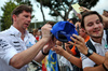 GP SINGAPORE, James Vowles (GBR) Atlassian Williams Racing Team Principal with fans.

02.10.2025. Formula 1 World Championship, Rd 18, Singapore Grand Prix, Marina Bay Street Circuit, Singapore, Preparation Day.

- www.xpbimages.com, EMail: requests@xpbimages.com © Copyright: Bearne / XPB Images