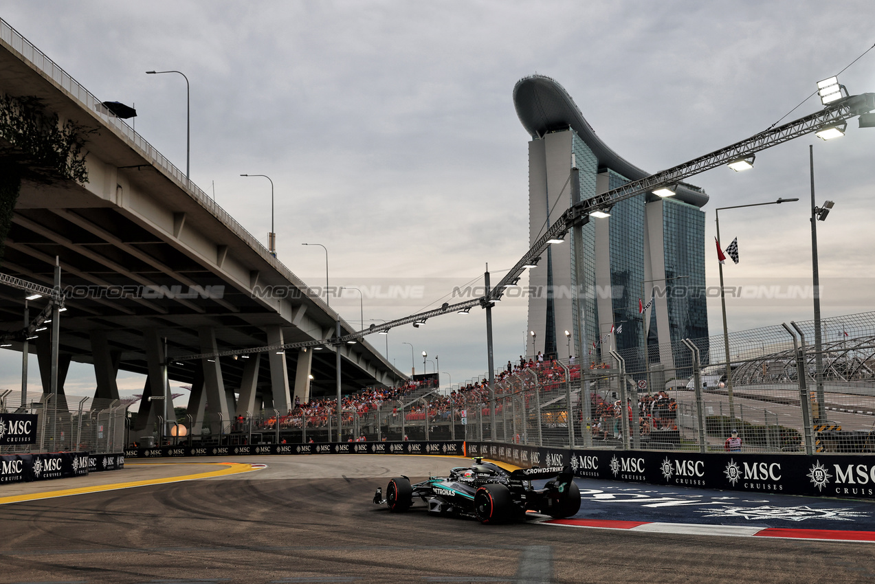 GP SINGAPORE, Andrea Kimi Antonelli (ITA) Mercedes AMG F1 W16.

04.10.2025. Formula 1 World Championship, Rd 18, Singapore Grand Prix, Marina Bay Street Circuit, Singapore, Qualifiche Day.

 - www.xpbimages.com, EMail: requests@xpbimages.com © Copyright: Rew / XPB Images