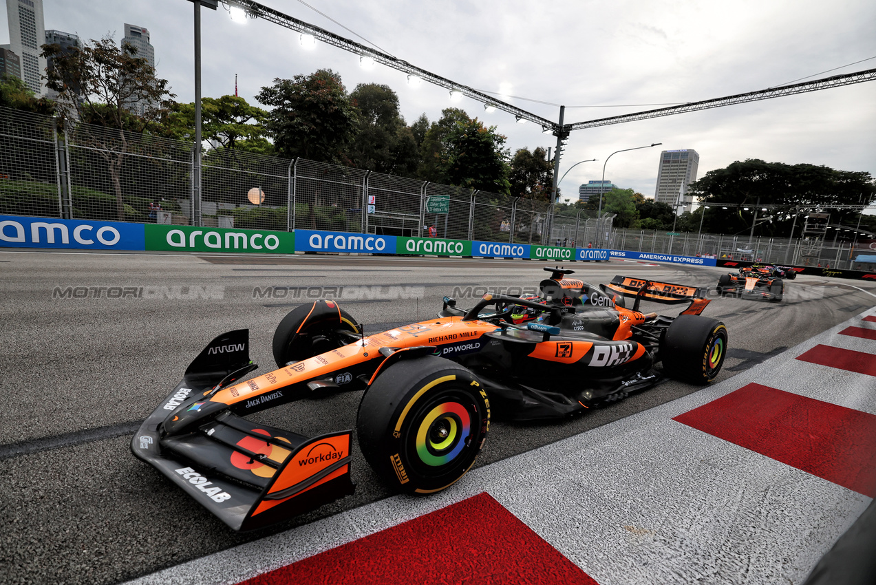 GP SINGAPORE, Oscar Piastri (AUS) McLaren MCL39.

04.10.2025. Formula 1 World Championship, Rd 18, Singapore Grand Prix, Marina Bay Street Circuit, Singapore, Qualifiche Day.

 - www.xpbimages.com, EMail: requests@xpbimages.com © Copyright: Rew / XPB Images