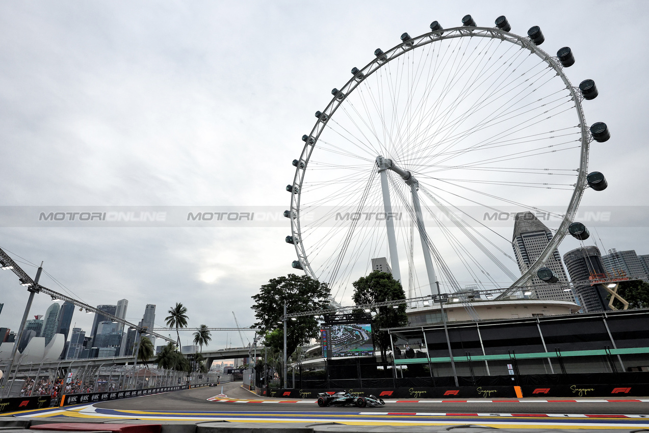 GP SINGAPORE, George Russell (GBR) Mercedes AMG F1 W16.

04.10.2025. Formula 1 World Championship, Rd 18, Singapore Grand Prix, Marina Bay Street Circuit, Singapore, Qualifiche Day.

- www.xpbimages.com, EMail: requests@xpbimages.com © Copyright: Bearne / XPB Images