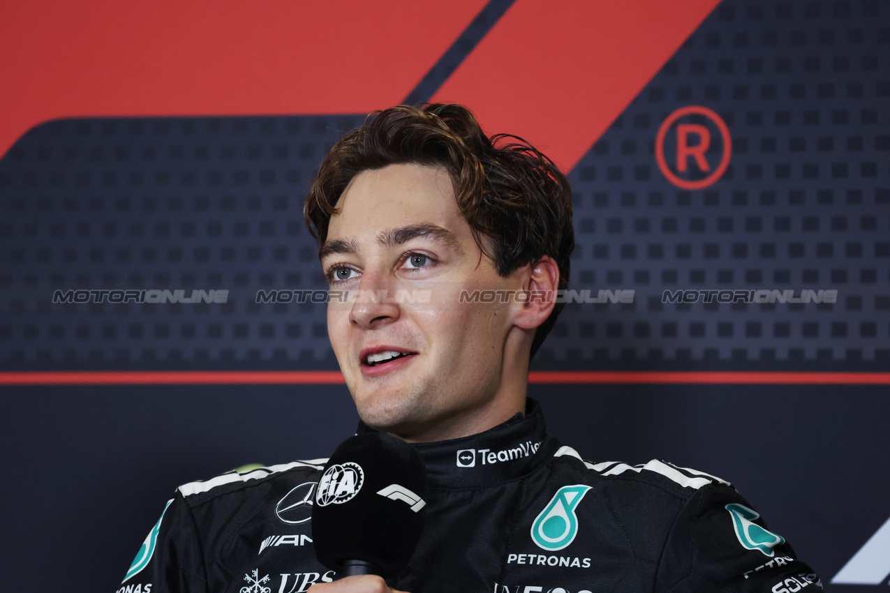 GP SINGAPORE, George Russell (GBR) Mercedes AMG F1 in the post qualifying FIA Press Conference.

04.10.2025. Formula 1 World Championship, Rd 18, Singapore Grand Prix, Marina Bay Street Circuit, Singapore, Qualifiche Day.

- www.xpbimages.com, EMail: requests@xpbimages.com © Copyright: Bearne / XPB Images