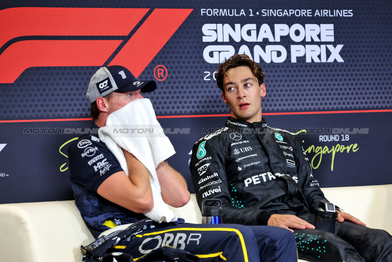 GP SINGAPORE, (L to R): Max Verstappen (NLD) Red Bull Racing e George Russell (GBR) Mercedes AMG F1 in the post qualifying FIA Press Conference.

04.10.2025. Formula 1 World Championship, Rd 18, Singapore Grand Prix, Marina Bay Street Circuit, Singapore, Qualifiche Day.

- www.xpbimages.com, EMail: requests@xpbimages.com © Copyright: Bearne / XPB Images