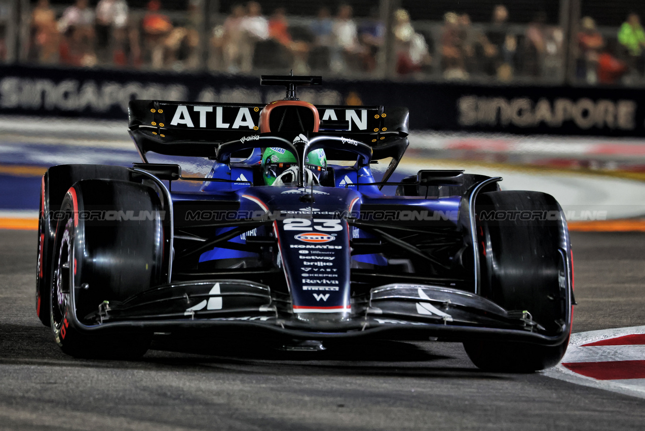GP SINGAPORE, Alexander Albon (THA) Atlassian Williams Racing FW47.

04.10.2025. Formula 1 World Championship, Rd 18, Singapore Grand Prix, Marina Bay Street Circuit, Singapore, Qualifiche Day.

 - www.xpbimages.com, EMail: requests@xpbimages.com © Copyright: Rew / XPB Images
