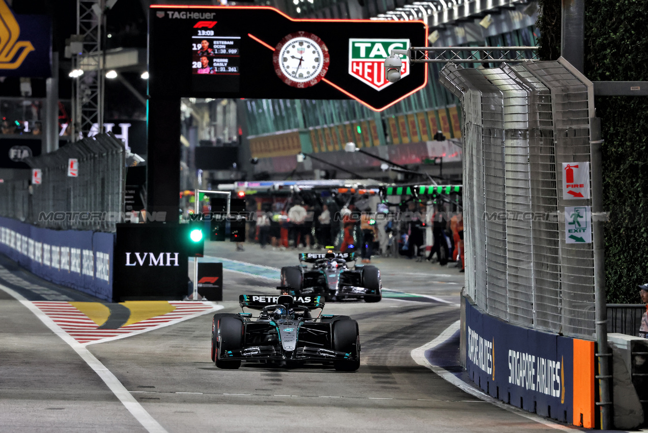 GP SINGAPORE, George Russell (GBR) Mercedes AMG F1 W16 leaves the pits.

04.10.2025. Formula 1 World Championship, Rd 18, Singapore Grand Prix, Marina Bay Street Circuit, Singapore, Qualifiche Day.

 - www.xpbimages.com, EMail: requests@xpbimages.com © Copyright: Rew / XPB Images
