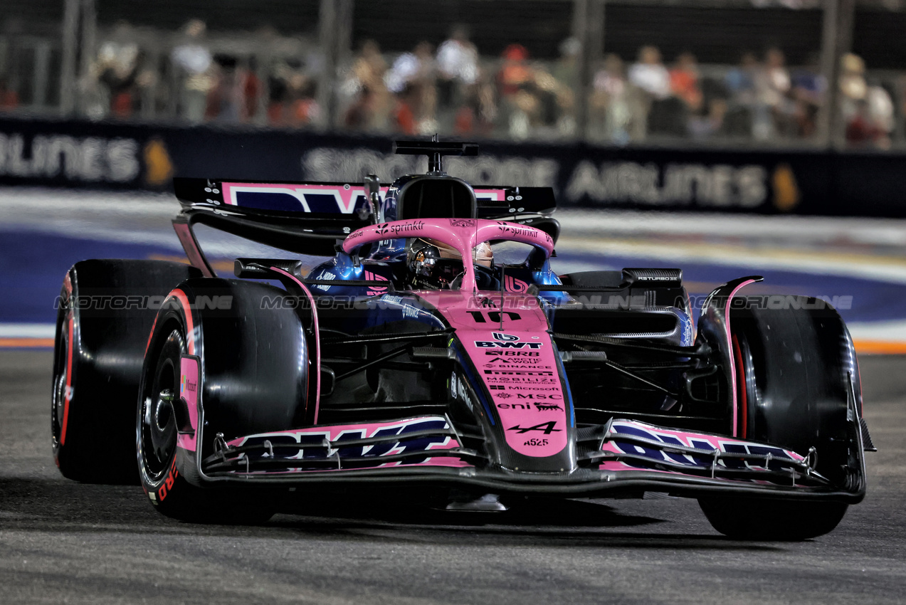 GP SINGAPORE, Pierre Gasly (FRA) Alpine F1 Team A525.

04.10.2025. Formula 1 World Championship, Rd 18, Singapore Grand Prix, Marina Bay Street Circuit, Singapore, Qualifiche Day.

 - www.xpbimages.com, EMail: requests@xpbimages.com © Copyright: Rew / XPB Images