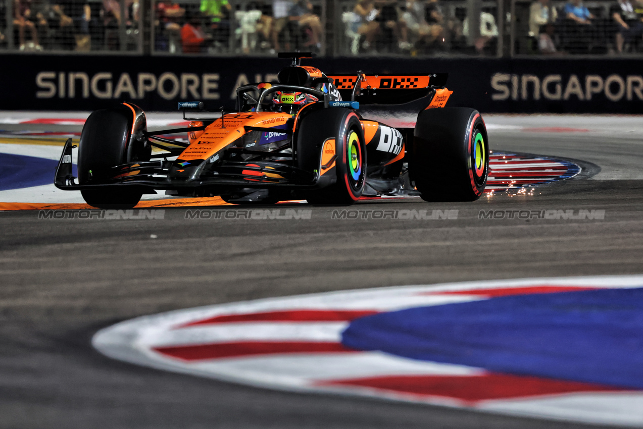 GP SINGAPORE, Oscar Piastri (AUS) McLaren MCL39.

04.10.2025. Formula 1 World Championship, Rd 18, Singapore Grand Prix, Marina Bay Street Circuit, Singapore, Qualifiche Day.

 - www.xpbimages.com, EMail: requests@xpbimages.com © Copyright: Rew / XPB Images