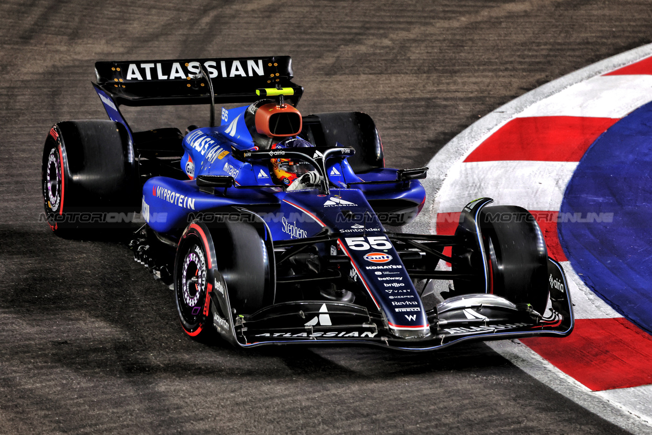 GP SINGAPORE, Carlos Sainz (ESP) Atlassian Williams Racing FW47.

04.10.2025. Formula 1 World Championship, Rd 18, Singapore Grand Prix, Marina Bay Street Circuit, Singapore, Qualifiche Day.

 - www.xpbimages.com, EMail: requests@xpbimages.com © Copyright: Rew / XPB Images