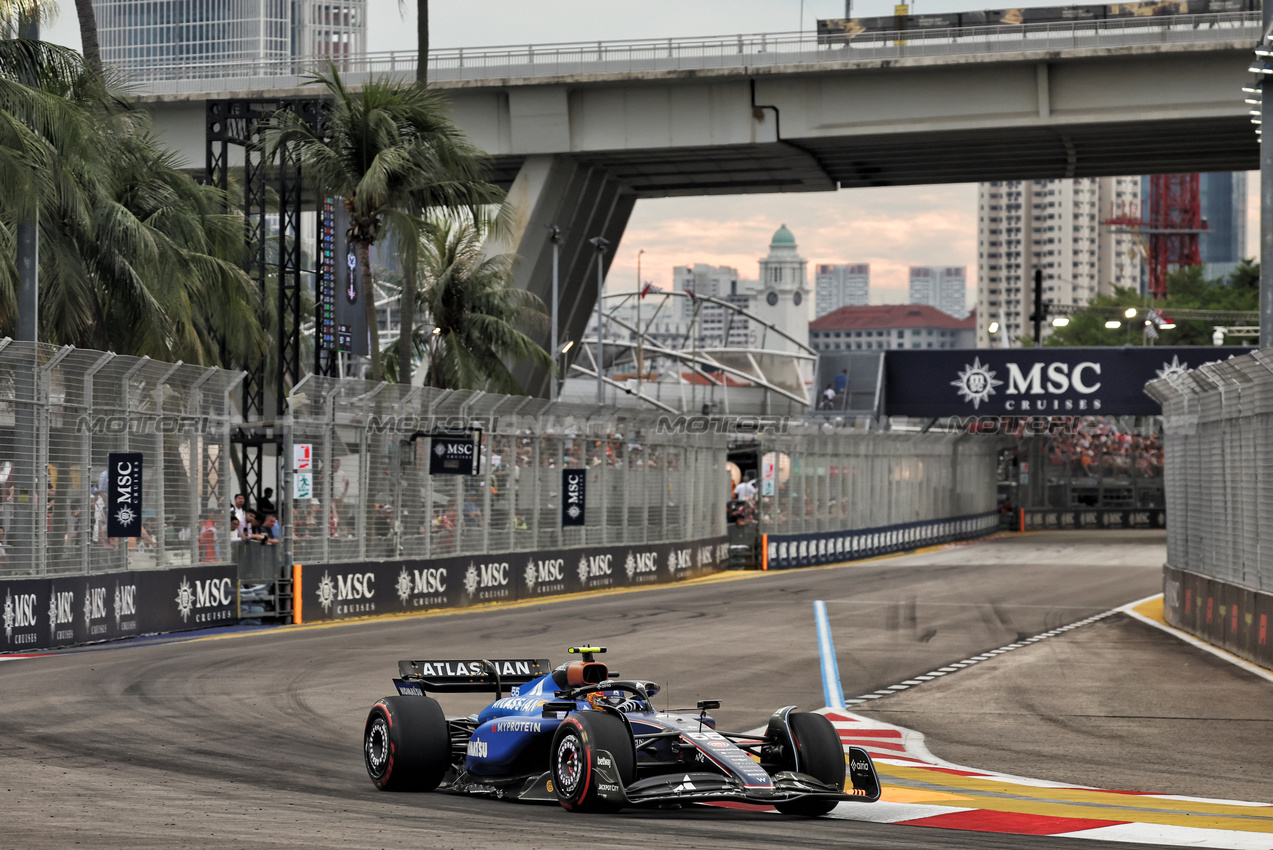 GP SINGAPORE, Carlos Sainz (ESP) Atlassian Williams Racing FW47.

04.10.2025. Formula 1 World Championship, Rd 18, Singapore Grand Prix, Marina Bay Street Circuit, Singapore, Qualifiche Day.

- www.xpbimages.com, EMail: requests@xpbimages.com © Copyright: Bearne / XPB Images