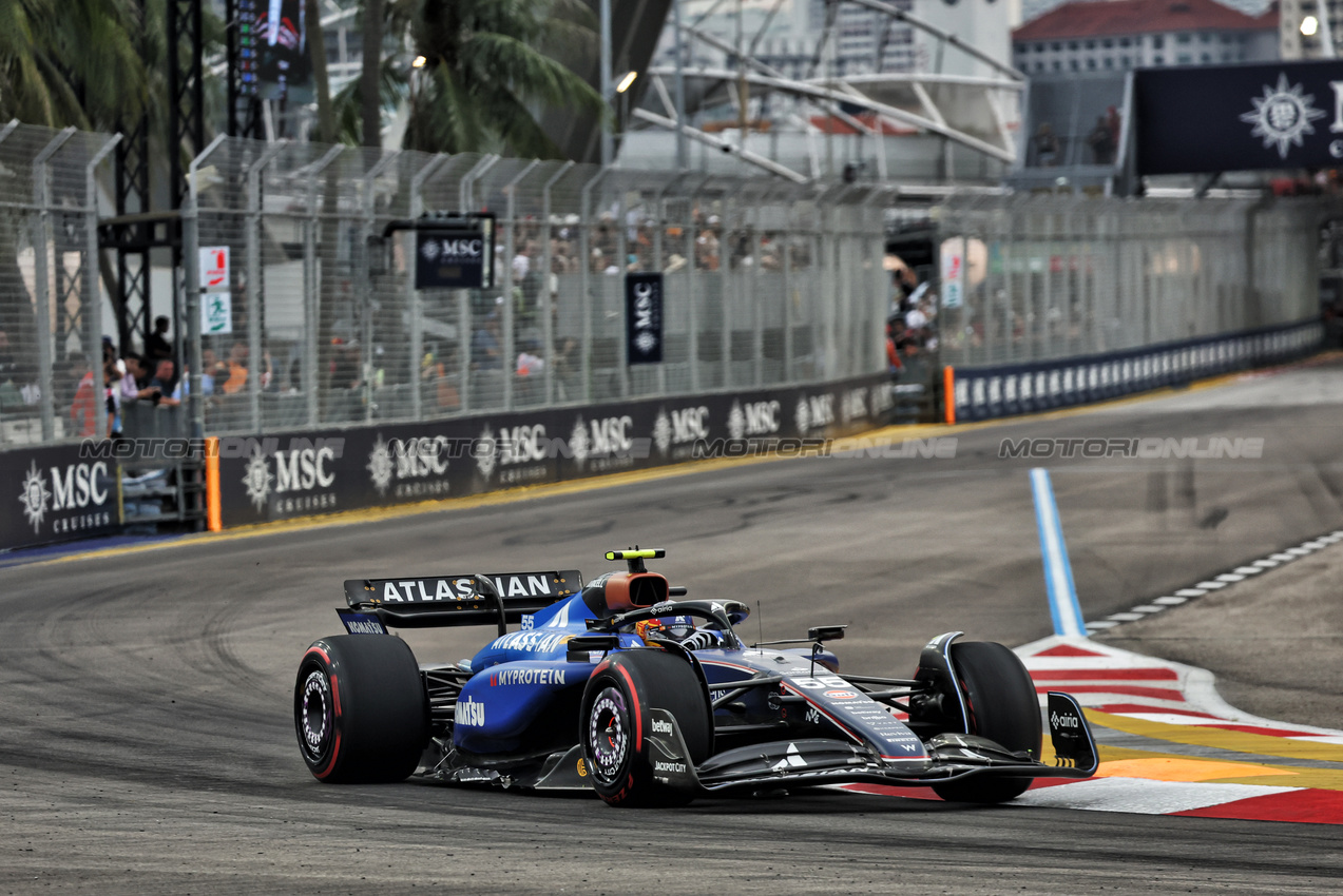 GP SINGAPORE, Carlos Sainz (ESP) Atlassian Williams Racing FW47.

04.10.2025. Formula 1 World Championship, Rd 18, Singapore Grand Prix, Marina Bay Street Circuit, Singapore, Qualifiche Day.

- www.xpbimages.com, EMail: requests@xpbimages.com © Copyright: Bearne / XPB Images