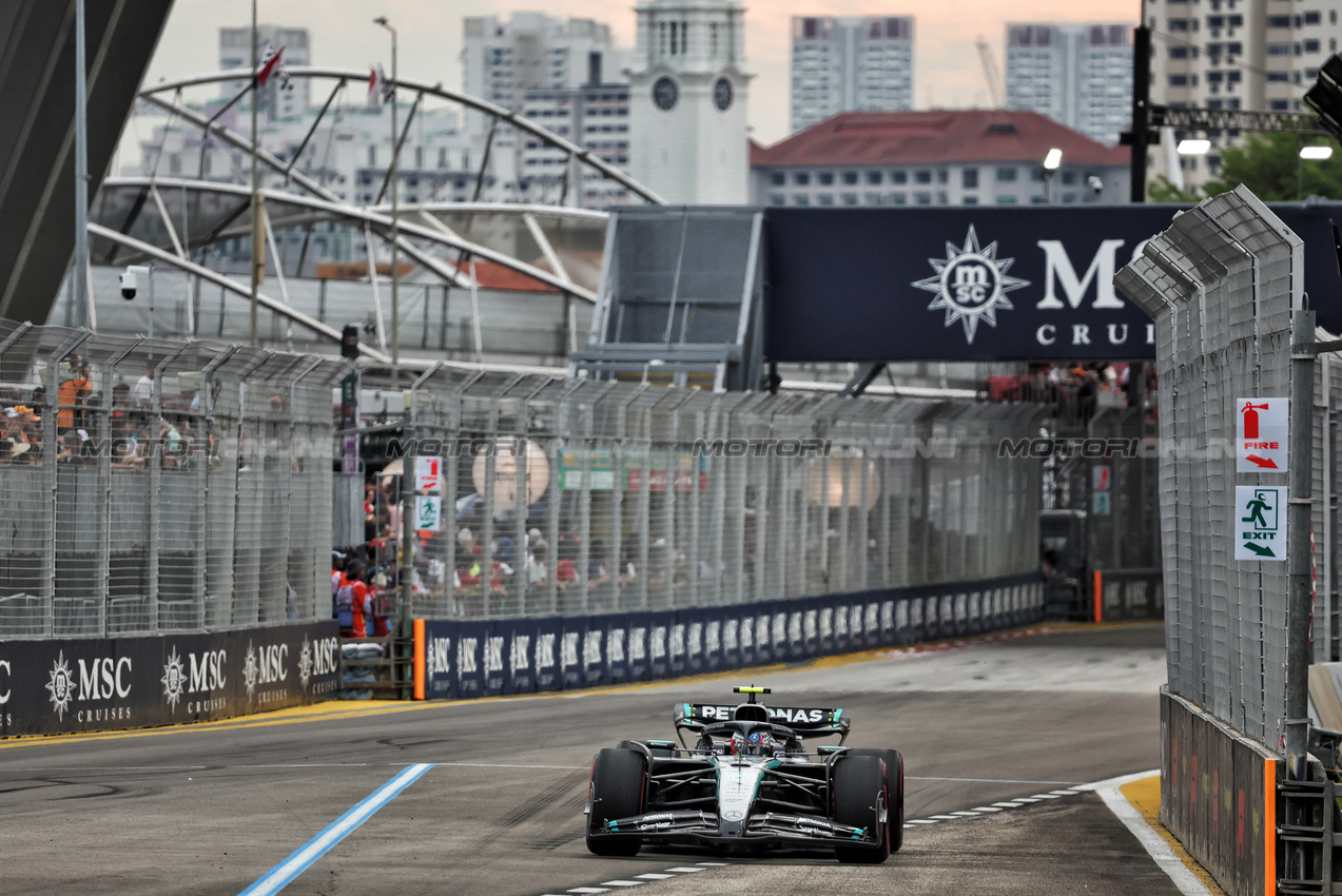 GP SINGAPORE, Andrea Kimi Antonelli (ITA) Mercedes AMG F1 W16.

04.10.2025. Formula 1 World Championship, Rd 18, Singapore Grand Prix, Marina Bay Street Circuit, Singapore, Qualifiche Day.

- www.xpbimages.com, EMail: requests@xpbimages.com © Copyright: Bearne / XPB Images