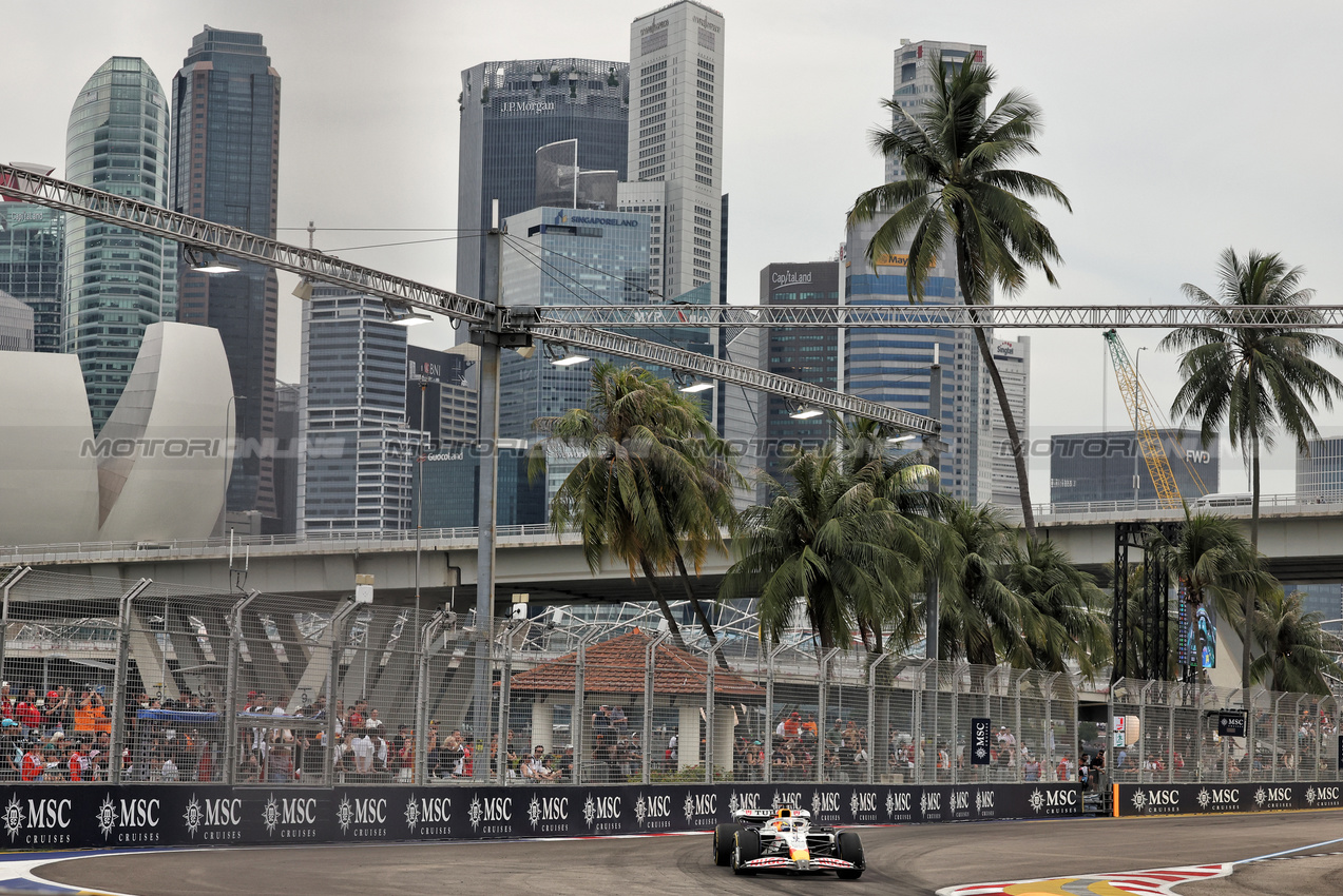 GP SINGAPORE, Isack Hadjar (FRA) Racing Bulls VCARB 02.

04.10.2025. Formula 1 World Championship, Rd 18, Singapore Grand Prix, Marina Bay Street Circuit, Singapore, Qualifiche Day.

- www.xpbimages.com, EMail: requests@xpbimages.com © Copyright: Bearne / XPB Images